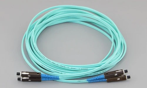 Cordon de brassage fibre optique MU