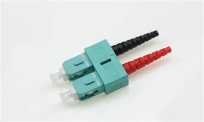 Quelle est la différence entre les connecteurs fibre optique SC et FC ?