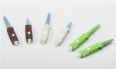 Apprenez à tout le monde à utiliser les connecteurs rapides à fibre optique