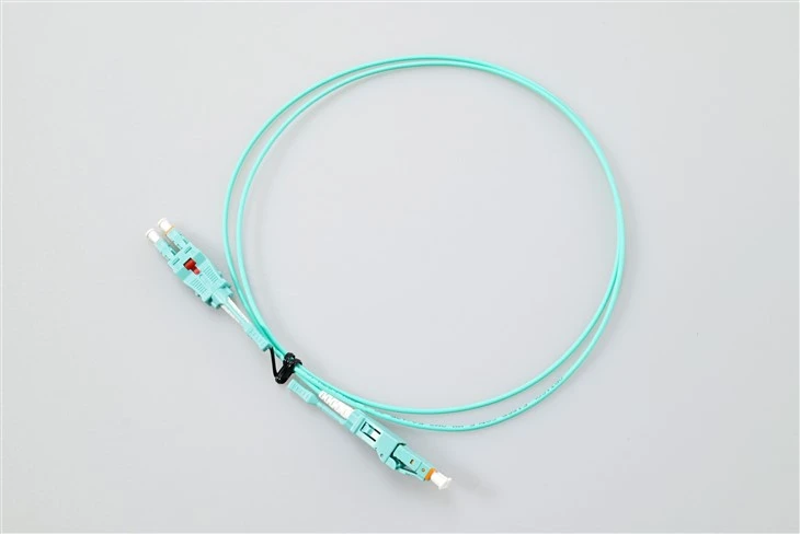 Cordon de brassage à fibre optique LC Uniboot OM3
