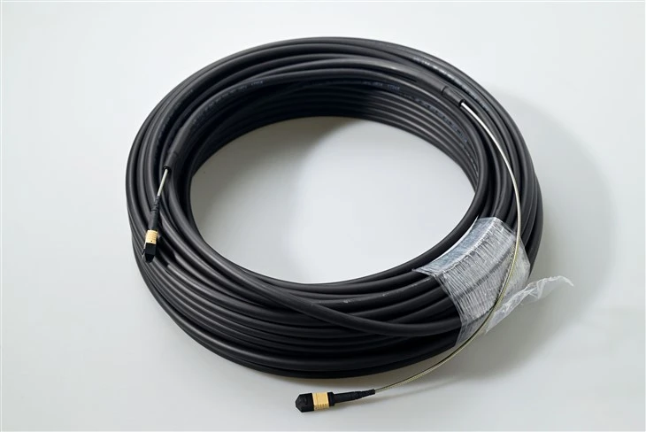 Câble blindé de cordes de brassage de fibre MTP MPO